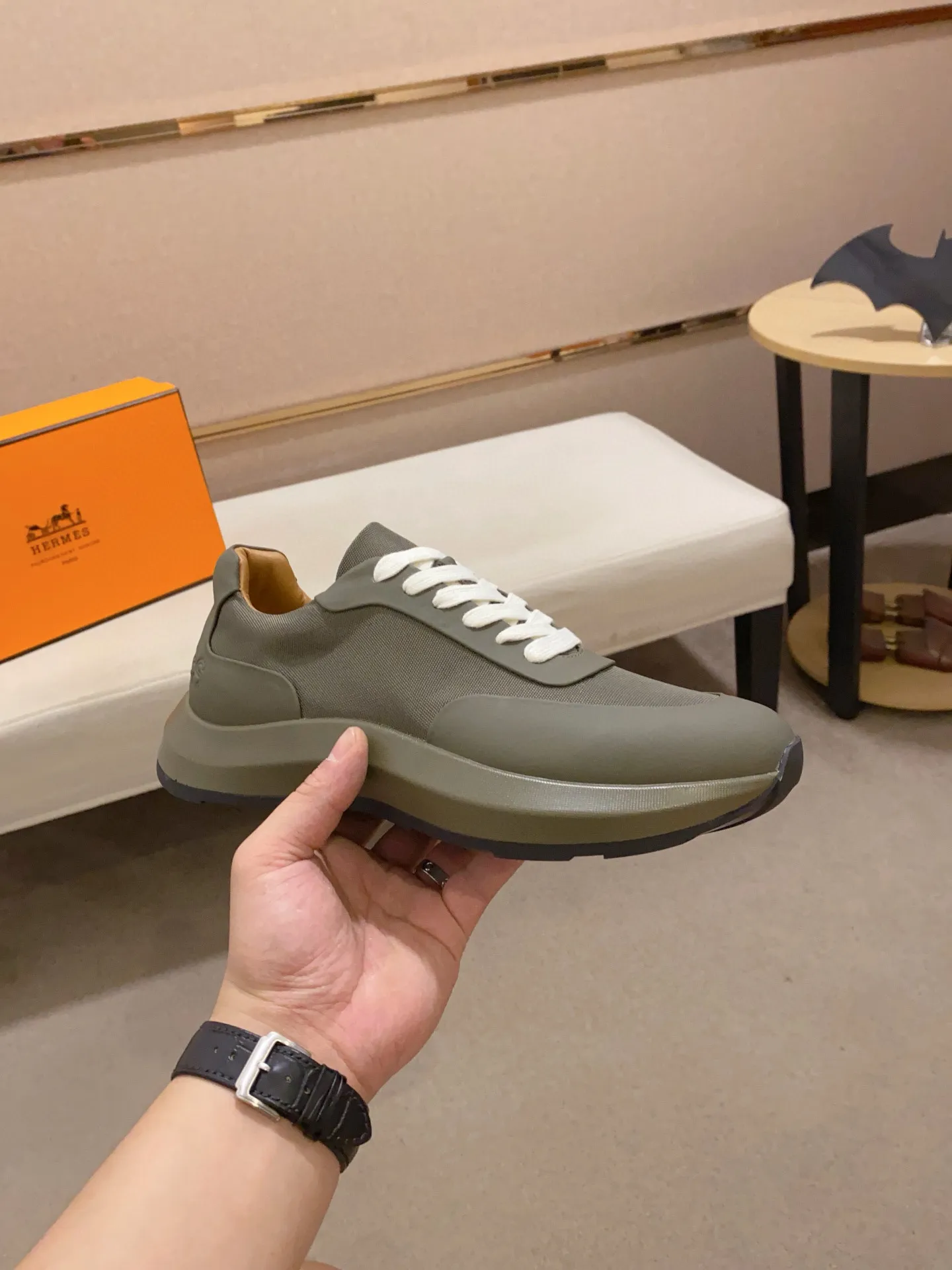 Men's clothing and shoes💰: 600💰《HERMES》【Classic Original Version】Hermès; Top 🔝 Purchasing Agency 🔍🔍Men's latest 🇺🇸 counters are on sale simultaneously, original imported from Italy ▲▲Silk cowhide with breathable fabric ▲▲ (high-end and expensive Qi·Grade) Exquisite workmanship (Italian 🇮🇹Imported water-dyed 🐂cowhide lining) Sole: Original sole provided by the original factory, ⚠️Exclusive double-layer activity·TPR·Rubber·Combined molded outsole; Super·comfortable·wear-resistant·non-slip·environmental protection The real thing is more beautiful if you take the real thing (high quality, follow the order), you can enter and exit the counter at will * Number of yards: 38·39·40·41·42·43·44# (can be customized 45.)